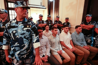 Prisión perpetua para 5 de los 8 acusados por crimen de joven en Argentina