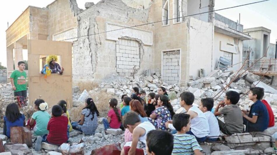 Marionetas para hacer reír a los niños sirios