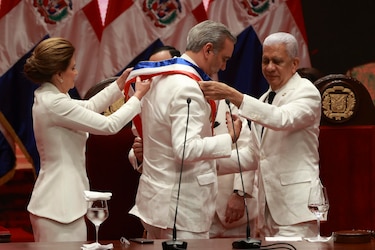 Luis Abinader asume la presidencia de República Dominicana para su segundo y último mandato