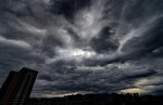 El tifón 'Dujuan' toca tierra en Taiwan