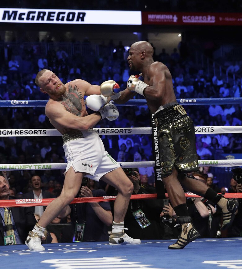 Mayweather impone su astucia y noquea a McGregor