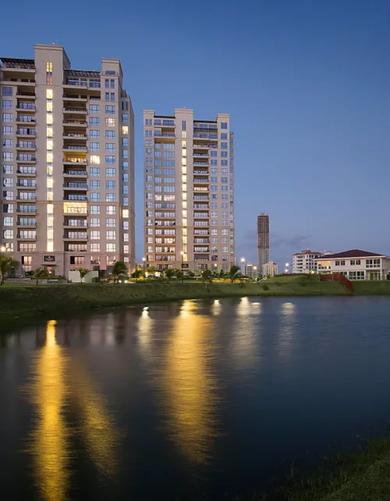 La fascinante historia de la exfuncionaria millonaria