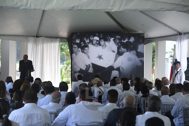 Discursos, ofrendas florales y marchas para conmemorar el 9 de enero
