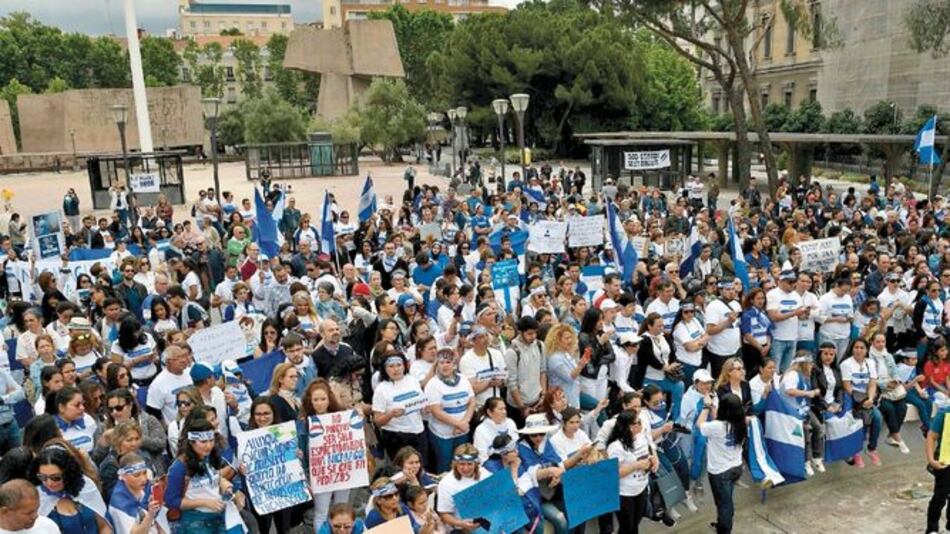 Cientos piden en Madrid la salida de Daniel Ortega