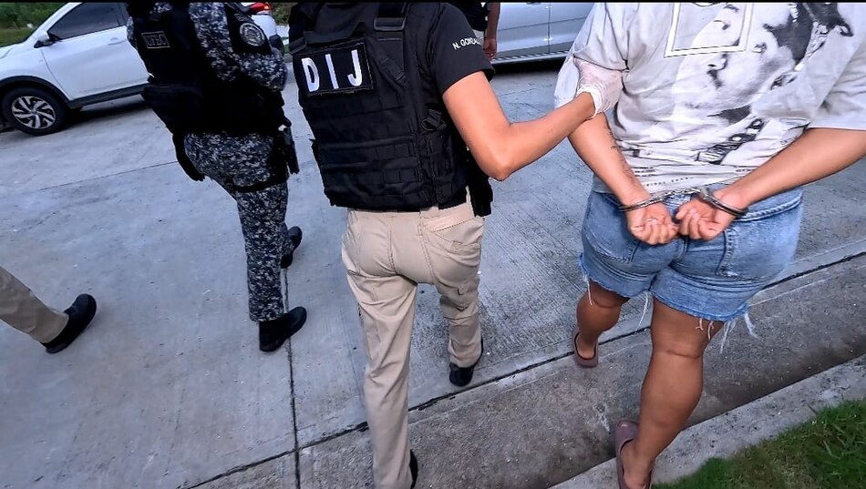 Imputan cargos y ordenan detención a implicados en robo de $800 mil en joyería