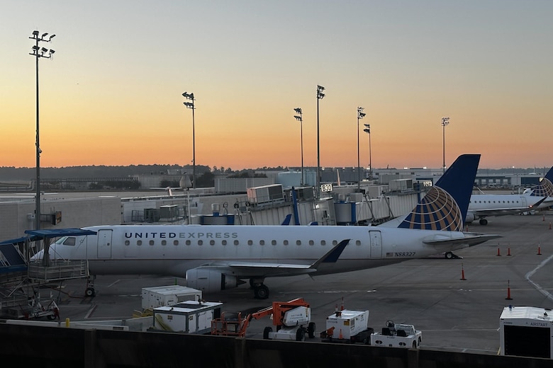 Más de 800 vuelos cancelados en Estados Unidos en ‘inédita’ reducción de tráfico por cierre federal