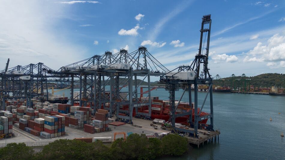 Venta de los puertos de CK Hutchison en Panamá no se firmaría la próxima semana