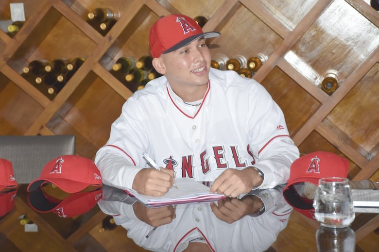 Nueve panas firman por cifra millonaria