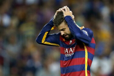 Piqué, sancionado con cuatro partidos por insultar al árbitro