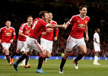 Manchester United presiona al Arsenal por el cuarto puesto