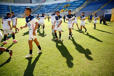 El español David Dóniga califica de positivo el primer contacto con los jugadores de El Salvador