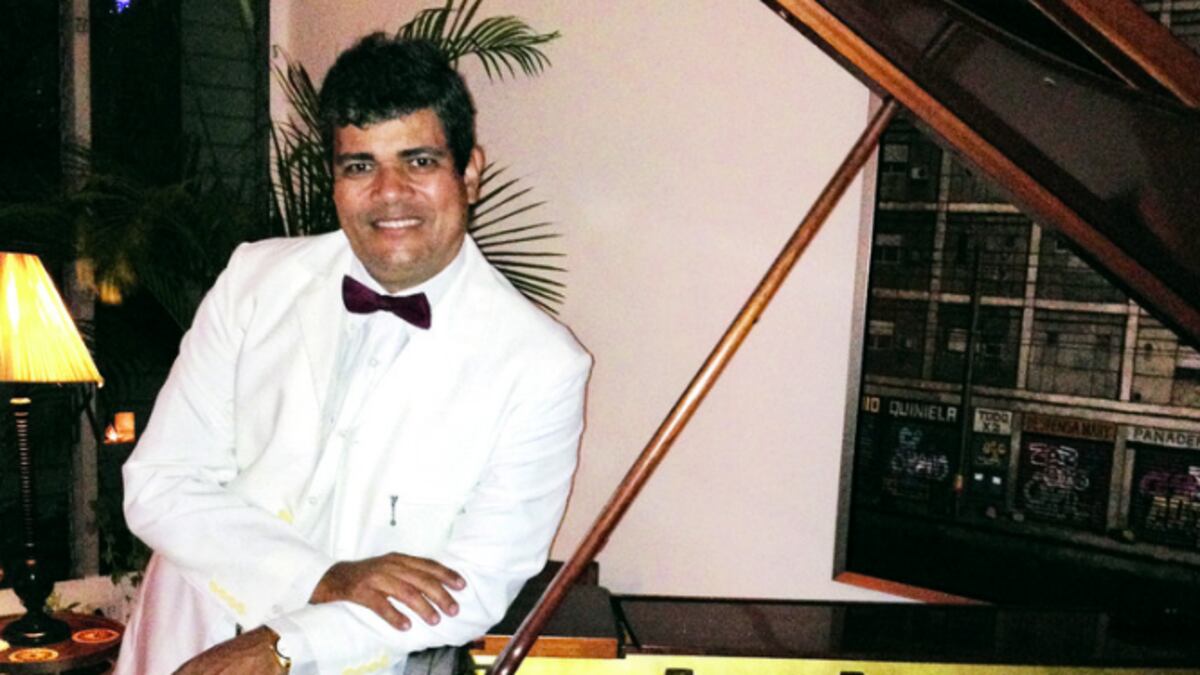 Alejandro González Horta y Tony Fergo le imprimen melodía a poemas románticos de JoséÁngel Buesa. CORTESÍA