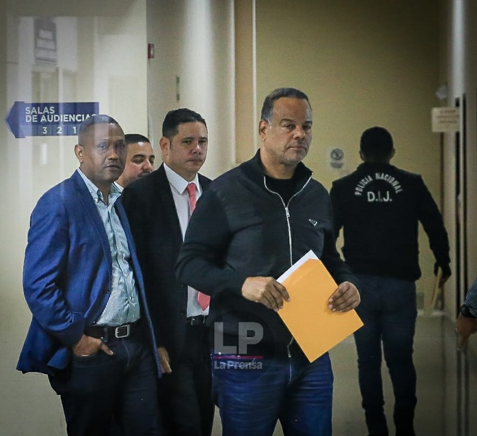 Augusto Robinson, el capturado secretario de relaciones internacionales del PRD, enfrenta cargos por falsificar documentos