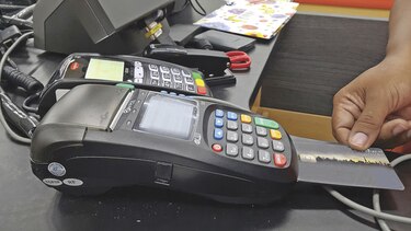 $1,924 millones suman deudas con tarjetas