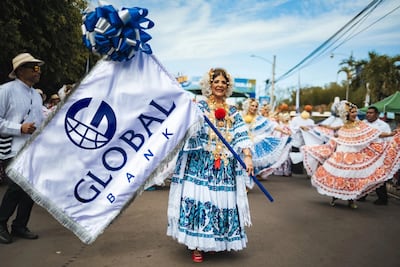 Global Bank celebra doce años acompañando el Desfile de las Mil Polleras, una tradición que une y representa a los panameños
