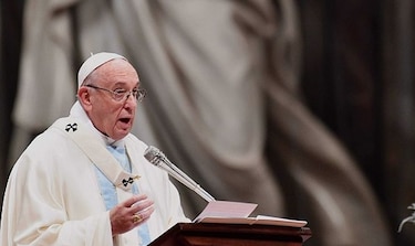 El papa Francisco insta a dejar atrás el consumismo y las charlas vacías en 2018