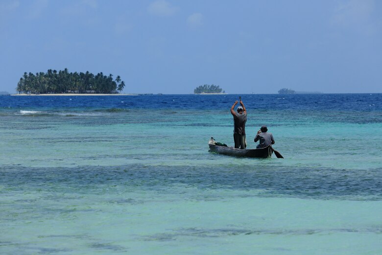 Carnaval, folclore y el sombrero pintao panameño en la feria de turismo de Madrid