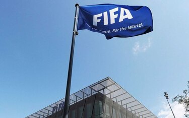 FIFA impone veto a estadios para duelos en Honduras y Chile; multa a Panamá