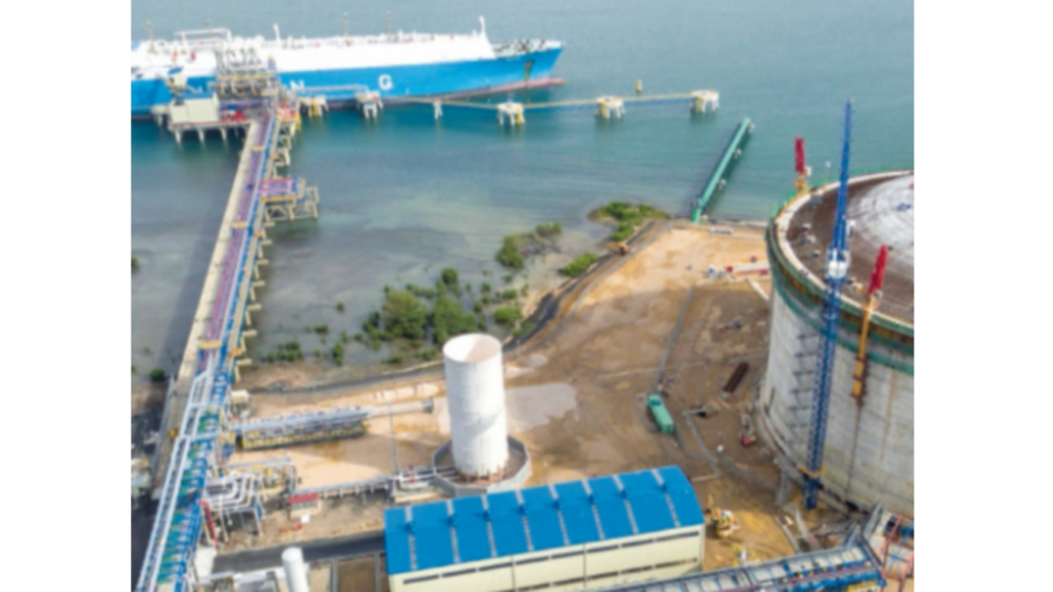 AES Colón comenzó la exportación de gas natural en contenedores a Suramérica