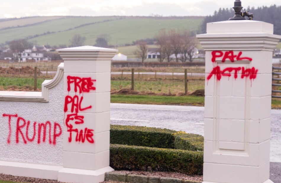 El campo de golf de Trump en Escocia aparece pintado con el mensaje ‘Gaza no está a la venta’