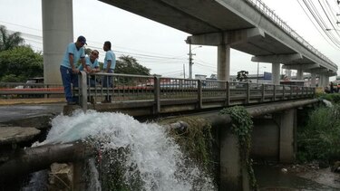 Varias zonas sin agua debido a rotura de tubería en la Transístmica
