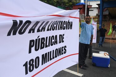 Comisión recomienda adjudicar el servicios de hemodiálisis de la CSS a un consorcio que repudian los pacientes