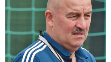 No hay presión, admite el entrenador ruso Cherchesov