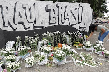 Multitudinario adiós a las víctimas de matanza en colegio de Sao Paulo