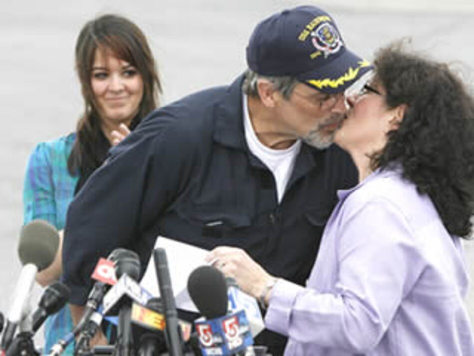 Richard Phillips es recibido como héroe