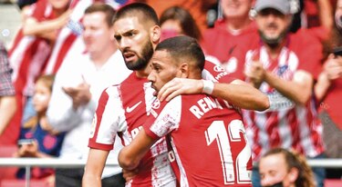 Atlético sufre para ganar y empata al Barça en el 2do lugar