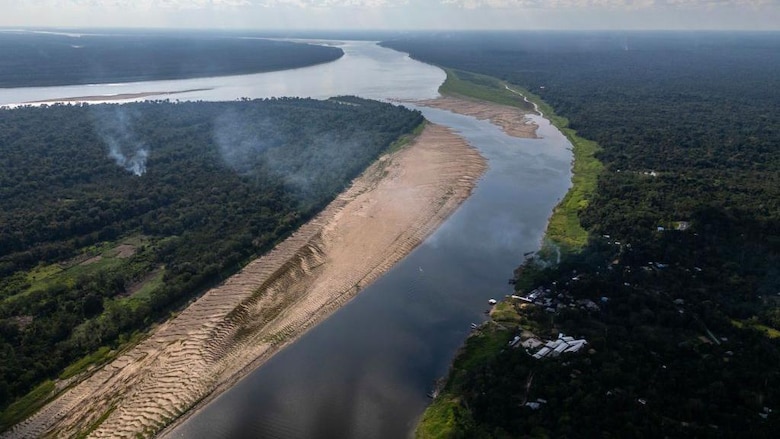 Dina Boluarte visita Santa Rosa en medio de la disputa entre Perú y Colombia por el territorio del Amazonas