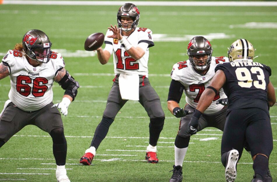 Tom Brady alaba el trabajo de su defensa y ahora se enfoca en los Packers