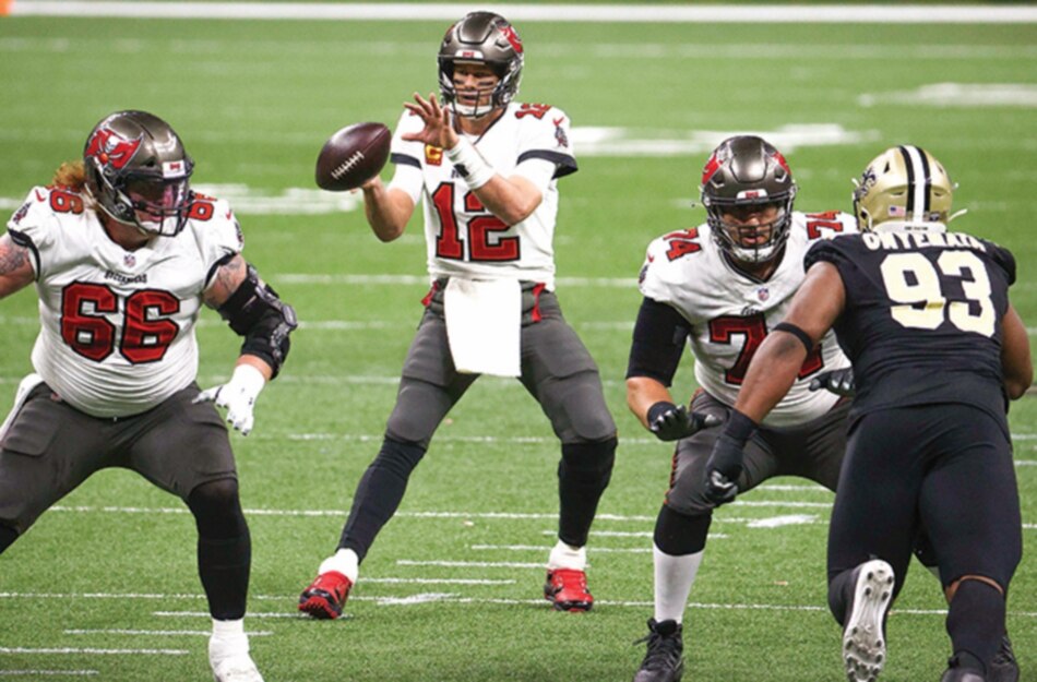 Tom Brady alaba el trabajo de su defensa y ahora se enfoca en los Packers