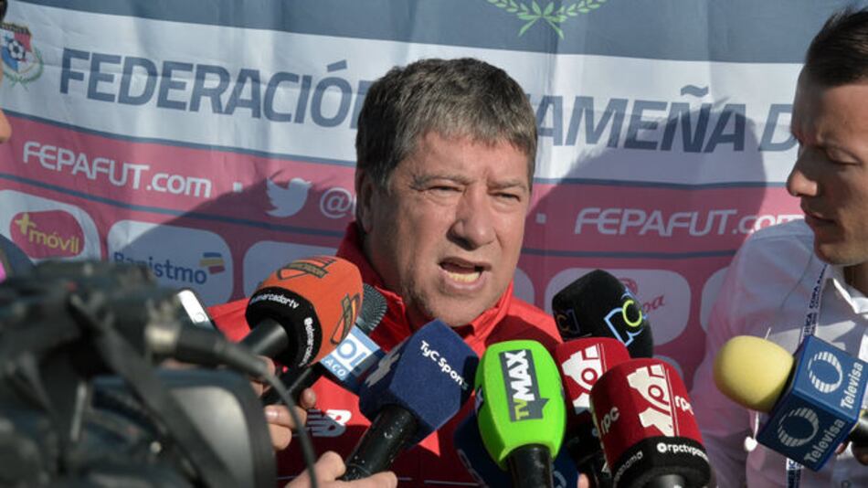 Bolillo empieza a mover sus piezas para Chile