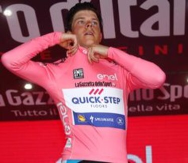 Dillier gana sexta etapa del Giro; Jungels retiene camiseta rosa