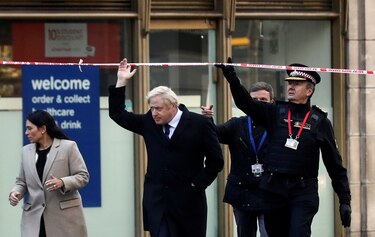 Gobierno promete aclarar cómo un condenado por terrorismo pudo cometer ataque en Londres