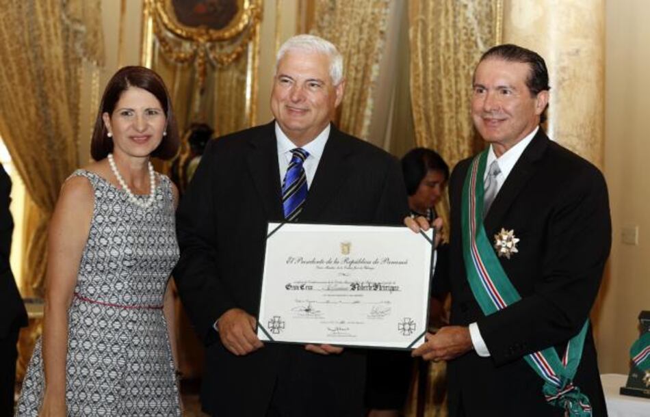 Martinelli condecora a sus 14 ministros