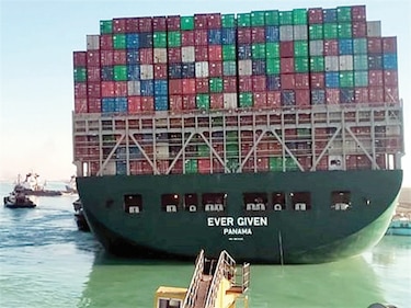 Egipto reduce sus exigencias de compensación por bloqueo de Canal de Suez