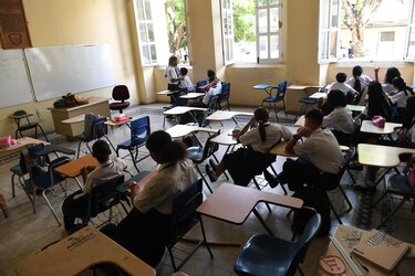 Un mes de huelga docente: estudiantes del sector oficial siguen esperando a sus profesores y maestros