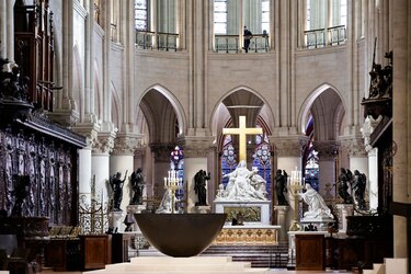 El primer vistazo a la Notre Dame restaurada desvela una catedral diáfana de muros blancos