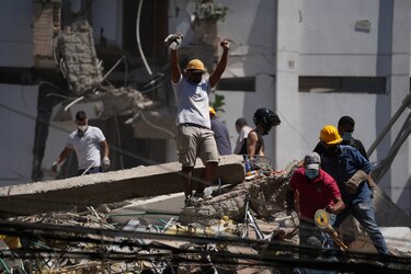 Declaran desastre nacional en Colombia y se eleva a 132 los fallecidos por el terremoto