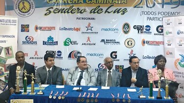 Una caminata que aboga por el deporte y la integración