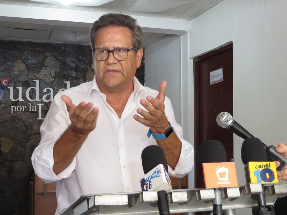 Policía de Nicaragua detiene a otro opositor que aspira a la Presidencia