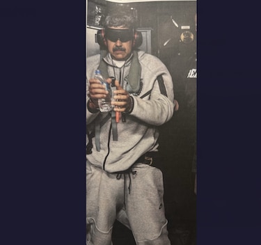 Trump publica una foto de Maduro esposado y con los ojos tapados