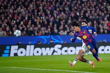 Koundé marcó doblete para que el Barcelona derrote al Eintracht Frankfurt