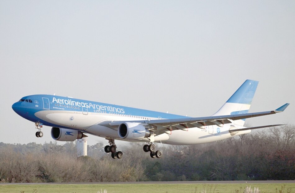 Argentina limita vuelos por temor a variante de Covid-19