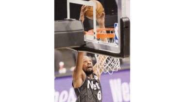 Durant convierte a los Nets en el primer equipo en los playoffs