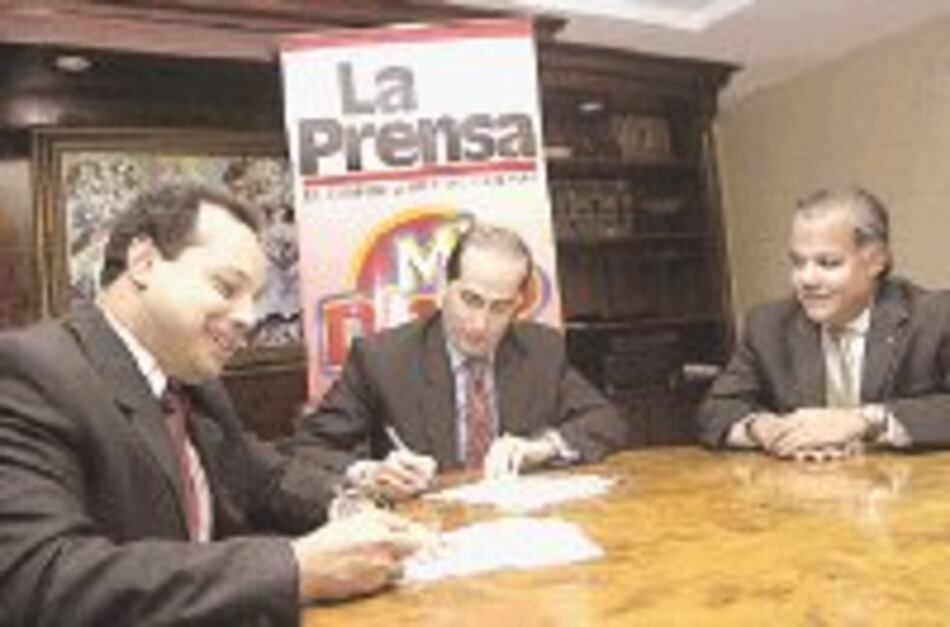 La Prensa y FEPAFUT firman convenio