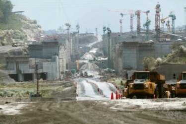 Capac y Suntracs, separados por 5 cláusulas