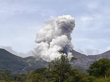 El volcán Rincón de la Vieja mantiene actividad constante en Costa Rica